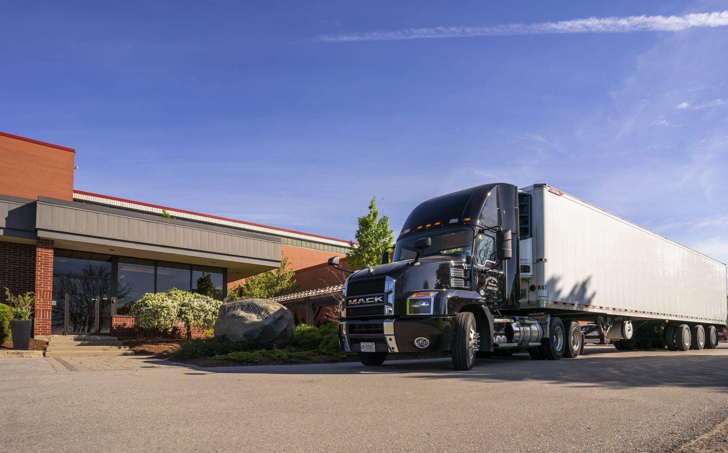 Exterior-Truck-Rock-2