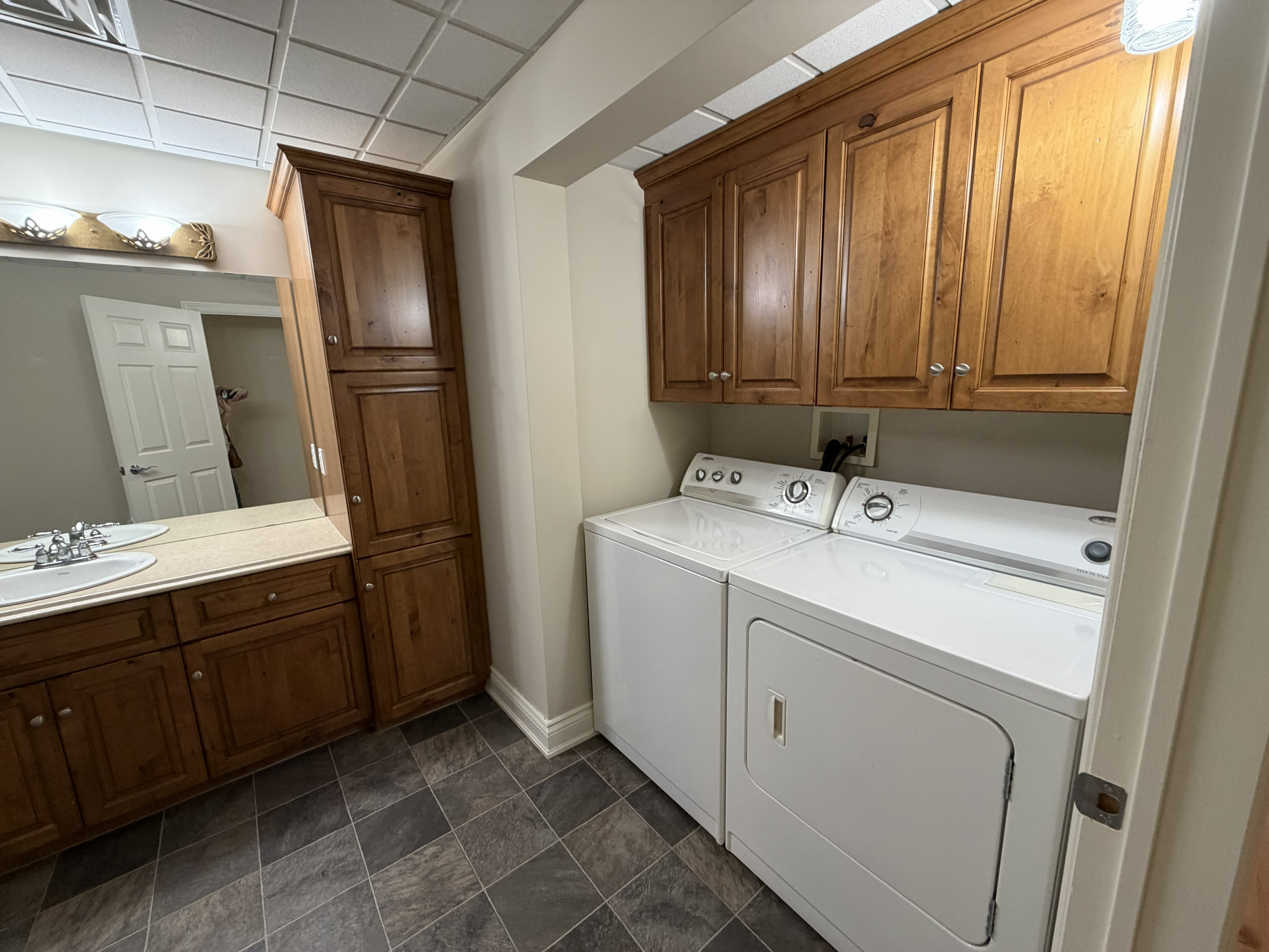 Laundry room view of 17 Brock St W., Tillsonburg, ON, N4G 3P5